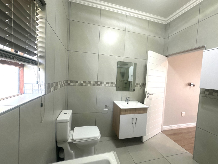 6 Bedroom Property for Sale in Denver Park Western Cape